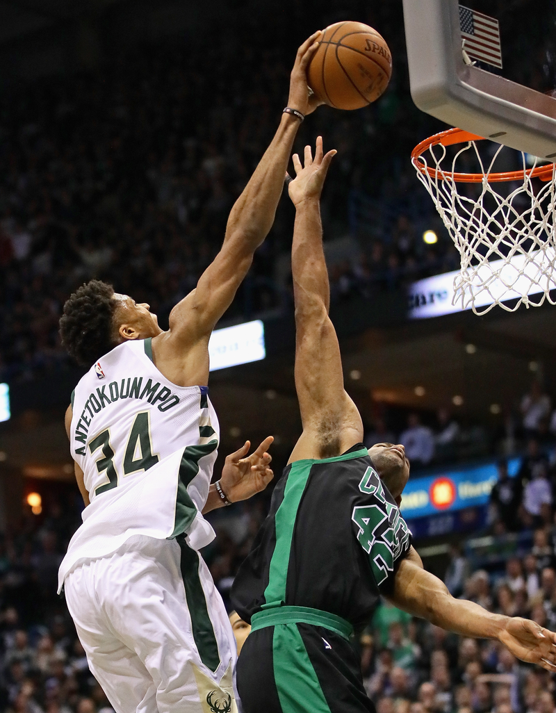 Illustration for article titled Giannis Antetokounmpo Baptized Al Horford And The Photos Were Beautiful